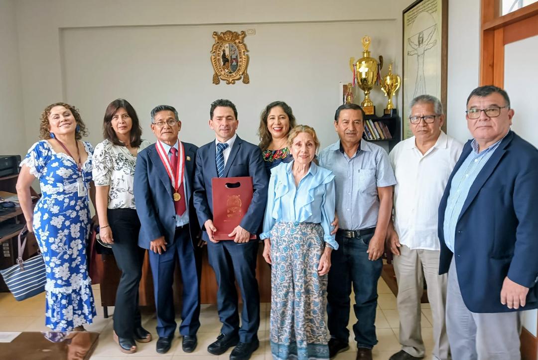 Investigador latinoamericano Sergio Tobón visitó la Facultad de Educación